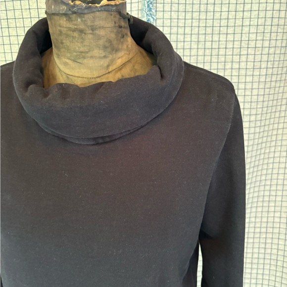 Black Rolled Collar Pull Over Cropped Sweatshirt By Athleta size M - Picture 3 of 8